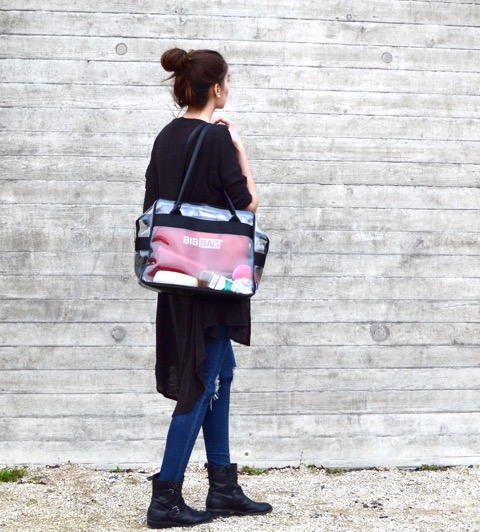 Frau mit einer Bibbag Tasche